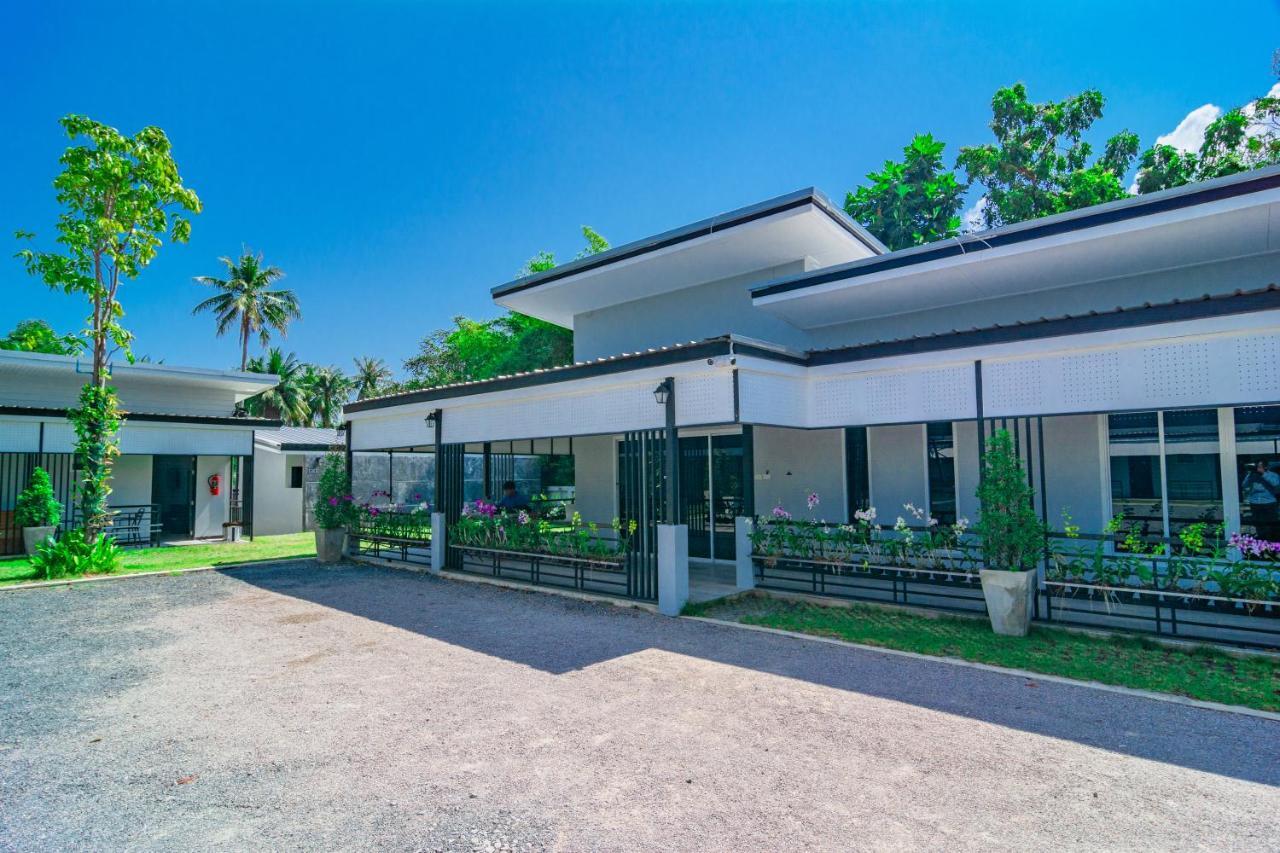 פראצ'ואפ קירי קאן Oyo 533 Runya Poolvilla מראה חיצוני תמונה